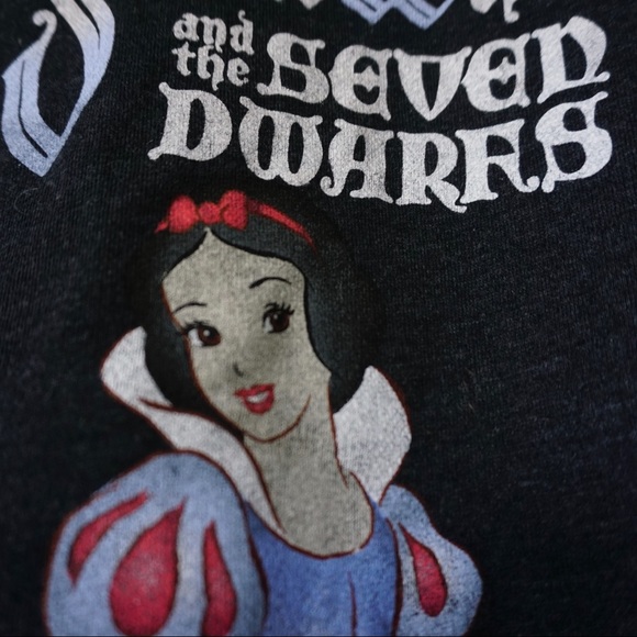 DISNEY | Snow White and The Seven Dwarves Pullover - Picture 3 of 5